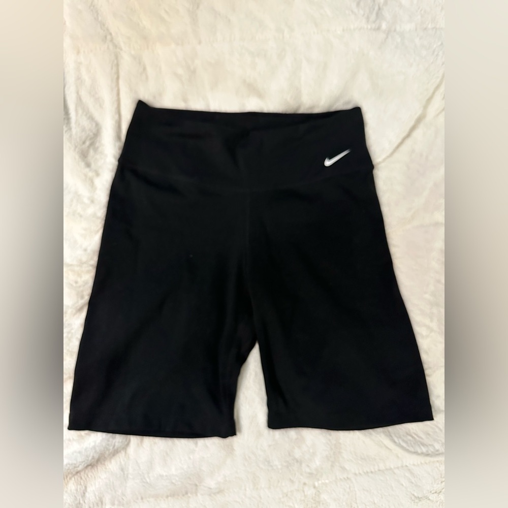 NWOT Nike Dri-FIT One High Rise 7" Inseam Black Biker Shorts Women Medium